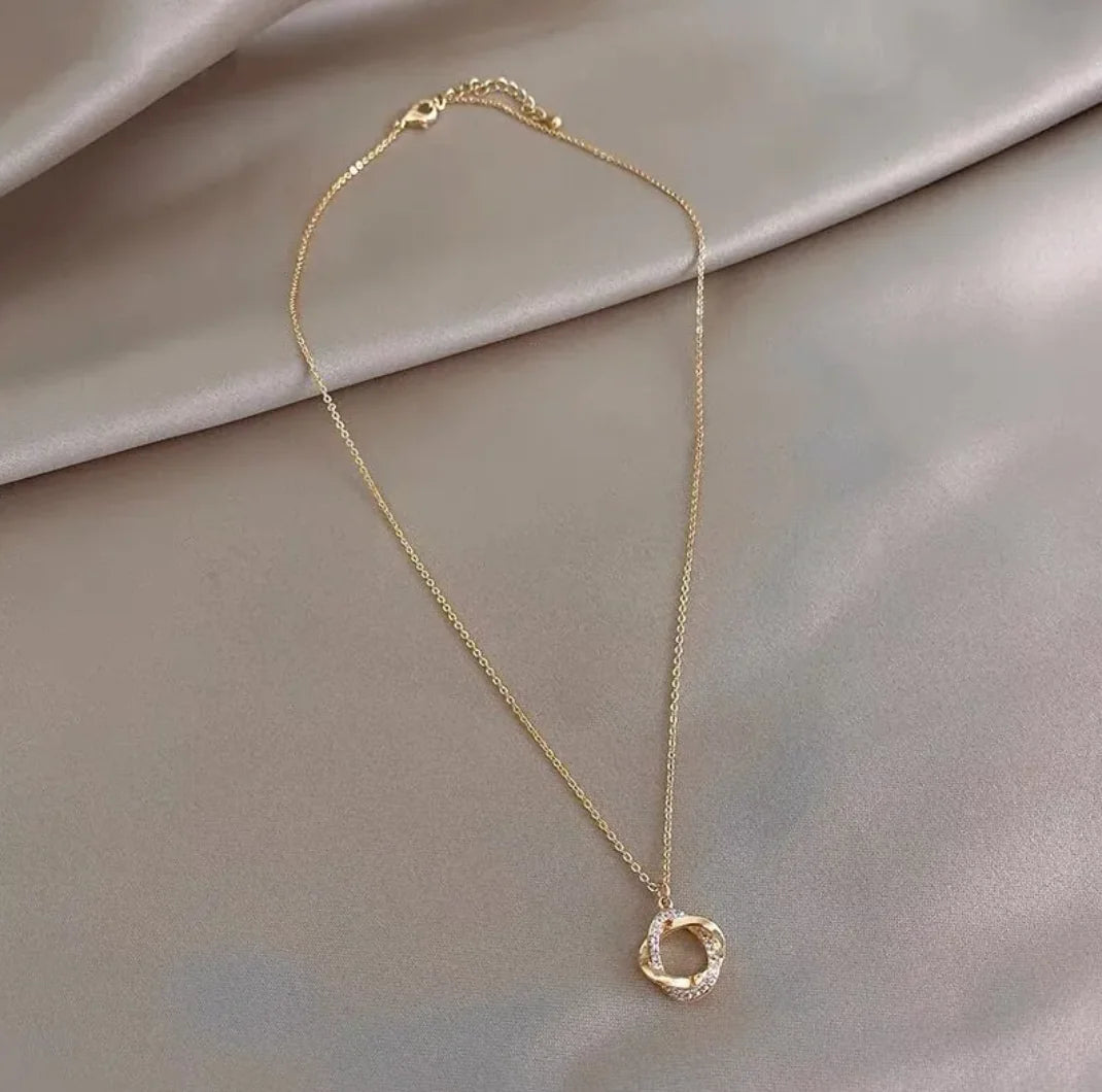 Ever Elegant Clavicle Necklace