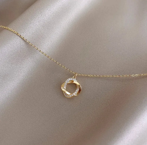 Ever Elegant Clavicle Necklace